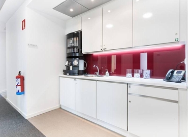 Observe oficinas de coworking en Madrid Centro 120 m², Paseo de la Castellana 18 - 8 | MatchOffice.es