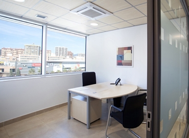 Alquile oficinas temporales en Málaga 70 m², Plaza de la Solidaridad 12 - 4 | MatchOffice