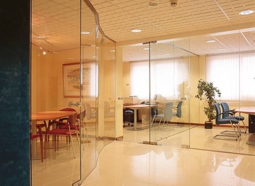 Explore oficinas compartidas en Figueres 75 m², Blanc 8 - 0 | MatchOffice