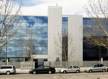 Explore oficinas compartidas en Madrid Centro 678 m², Calle Bahía de Pollensa 5 - 2 | MatchOffice.es