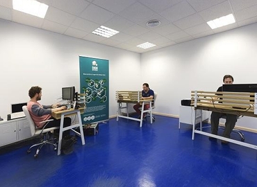 Alquile oficinas de coworking en Sevilla 30 m², Calle Brújula 4 - 5 | MatchOffice