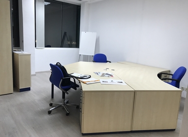 Explore oficinas de coworking en Tres Cantos 35 m², Ronda de Poniente - 5 | MatchOffice.es