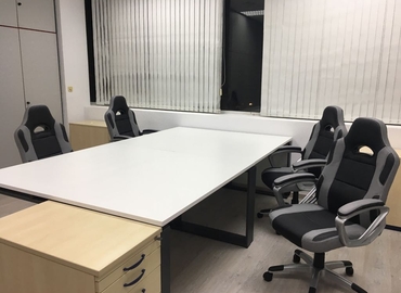 Alquile coworking en Tres Cantos 35 m², Ronda de Poniente - 15 | MatchOffice.es