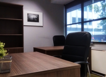Alquile oficinas de coworking en Madrid Centro 25 m², Plaza de Emilio Jimenez Milas Nº2 1ºC - 15 | MatchOffice.es