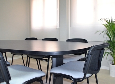 Observe oficinas compartidas en Madrid Centro 25 m², Plaza de Emilio Jimenez Milas Nº2 1ºC - 20 | MatchOffice.es