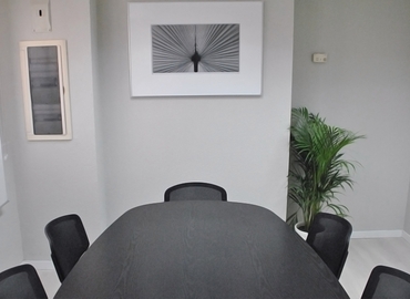 Alquile oficinas temporales en Madrid Centro 25 m², Plaza de Emilio Jimenez Milas Nº2 1ºC - 21 | MatchOffice.es