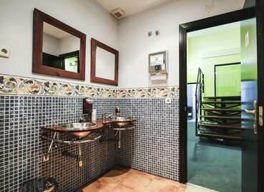 Alquile oficinas compartidas en Madrid Centro 44 m², Cl. López de Aranda 35 - 4 | MatchOffice