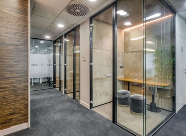 Reserve sala de conferencias en Madrid Tetuán 40 m², Calle del Poeta Joan Maragall 23 - 17 | MatchOffice.es