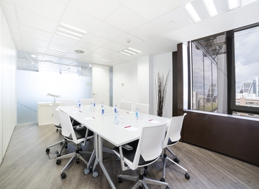 Elija sala de conferencias en Madrid Centro 45 m², Paseo de la Castellana 141 - 10 | MatchOffice.es