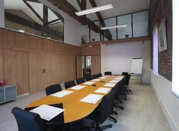 Alquile sala de conferencias en Cornellá del Llobregat 200 m², Avenida de los Alpes 48 - 3 | MatchOffice