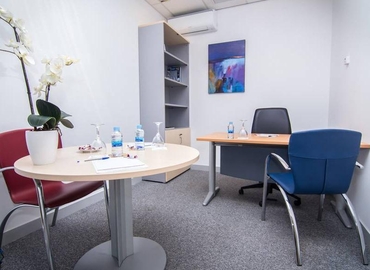 Explore oficinas compartidas en Madrid Tetuán 250 m², Avenida de Brasil 6 - 6 | MatchOffice.es