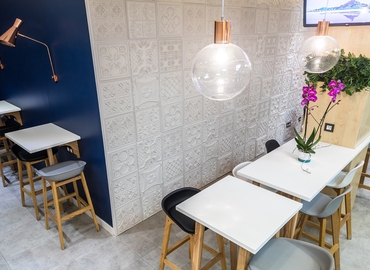 Observe oficinas de coworking en Madrid Tetuán 250 m², Avenida de Brasil 6 - 4 | MatchOffice.es