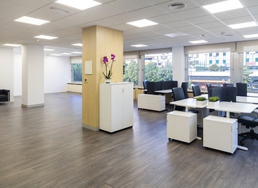 250 m² Coworking  in Madrid Tetuán, Avenida de Brasil 6 (28020) - 1 | MatchOffice.com