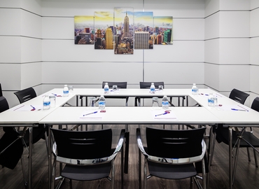 Reserve sala de conferencias fiable en Madrid Tetuán 65 m², Avenida de Brasil 6 - 2 | MatchOffice