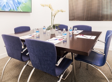 Alquile sala de conferencias equipada en Madrid Salamanca 100 m², Calle Diego de León - 2 | MatchOffice