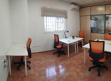 Explore coworking en Málaga 200 m², Calle Luis F Pallardo Peinado 7 - 7 | MatchOffice.es