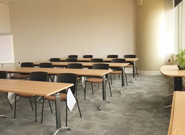 Reserve sala de reuniones acogedora en Sevilla 20 m², Calle Gonzalo Jimenez de Quesada - 0 | MatchOffice.es