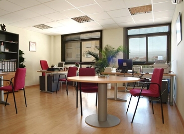 Explore oficinas de coworking en Málaga 75 m², Calle Palma del Río - 0 | MatchOffice