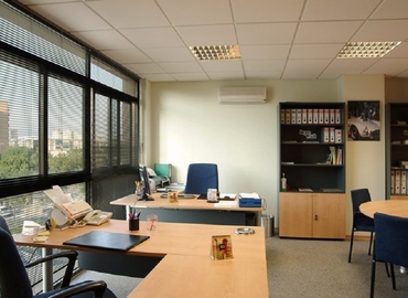 Explore oficinas compartidas en Málaga 75 m², Calle Palma del Río - 1 | MatchOffice.es