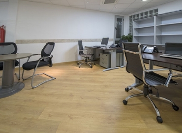 Explore oficinas compartidas en les Corts 70 m², Calle de Beethoven - 1 | MatchOffice