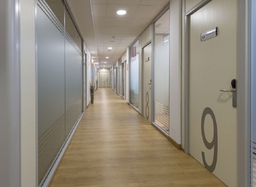 Explore oficinas compartidas en les Corts 70 m², Calle de Beethoven - 11 | MatchOffice