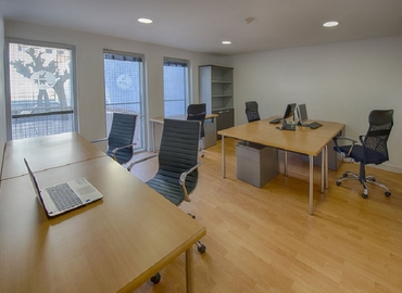 80 m² Business center building available to rent in Barcelona Sants Monjuïc, Calle Vilamarí (08015) - 3 | MatchOffice.com