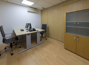 Explore oficinas compartidas en Eixample 80 m², Carrer de Vilamarí - 5 | MatchOffice