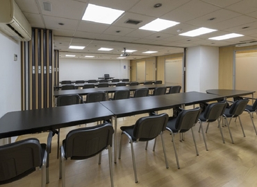 Rent a 40 m² Conference hall in Barcelona Sants Monjuïc, Calle Vilamarí (08015) - 1 | MatchOffice.com