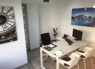 24 m² Business space place for rent in Valencia, Carrer de Colón 4 (46004) - 1 | MatchOffice