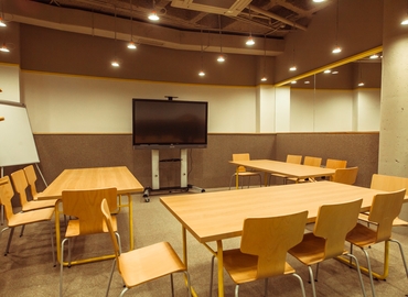 Explore coworking en Madrid Centro 1500 m², Plaza Pablo Ruiz Picasso - 6 | MatchOffice.es