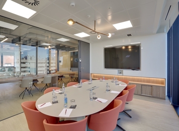 Explore oficinas temporales en Madrid Centro 500 m², Calle del Príncipe de Vergara - 6 | MatchOffice.es
