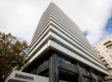 Explore oficinas compartidas en Madrid Centro 78 m², Calle Capitán Haya 1 - 2 | MatchOffice.es