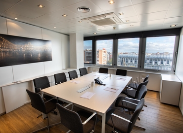Alquile oficinas compartidas en Madrid Centro 78 m², Calle Capitán Haya 1 - 10 | MatchOffice