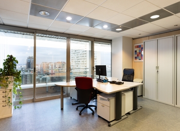 Explore oficinas de coworking en Madrid Centro 78 m², Calle Capitán Haya 1 - 17 | MatchOffice.es