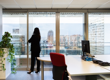 Explore oficinas temporales en Madrid Centro 78 m², Calle Capitán Haya 1 - 18 | MatchOffice.es