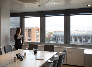 Parque empresarial disponible para alquilar en Madrid Centro 78 m², Calle del Poeta Joan Maragall 1 - 11 | MatchOffice.es