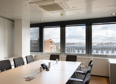 Alquile sala de juntas en Madrid Centro 48 m², Calle del Poeta Joan Maragall 1 - 9 | MatchOffice