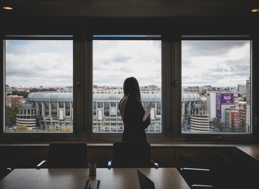 Alquile sala de juntas en Madrid Centro 48 m², Calle del Poeta Joan Maragall 1 - 11 | MatchOffice.es