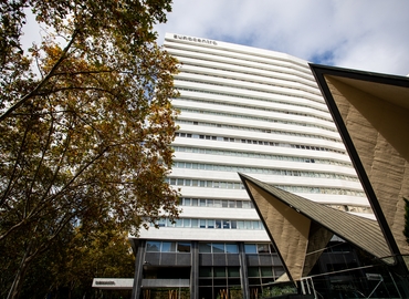Choose a 48 m² Meeting room in Madrid Centro, Calle Capitán Haya 1 (28020) - 1 | MatchOffice.com