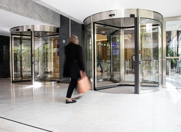 Alquile sala de juntas en Madrid Centro 48 m², Calle del Poeta Joan Maragall 1 - 2 | MatchOffice.es