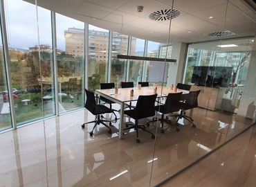 Reserve sala de conferencias en Pamplona 60 m², Calle de Arcadio María Larraona - 7 | MatchOffice.es