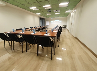 Alquile sala de conferencias en Pamplona 60 m², Calle de Arcadio María Larraona - 8 | MatchOffice.es