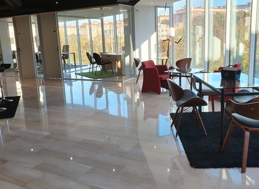 Alquile oficinas de coworking en Pamplona 60 m², Calle de Arcadio María Larraona 1 - 0 | MatchOffice.es