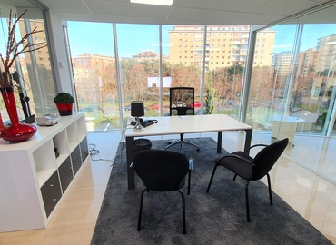 Explore flexible a 60 m² Shared workspace in Pamplona, Calle de Arcadio María Larraona 1 (31008) - 4 | MatchOffice.com