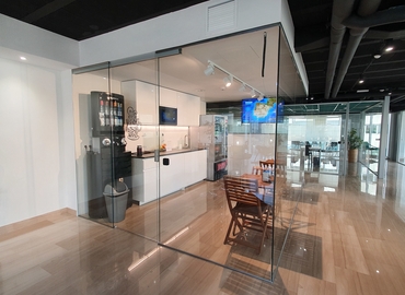 Observe oficinas de coworking en Pamplona 60 m², Calle de Arcadio María Larraona 1 - 5 | MatchOffice