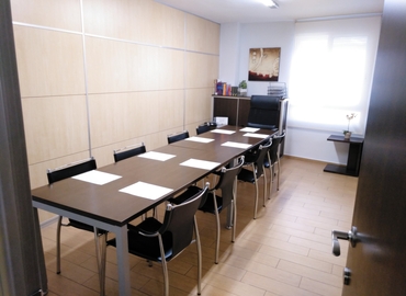 Rent a 25 m² Meeting room in Castello, Calle Poeta Verdaguer 1 (12002) - 1 | MatchOffice