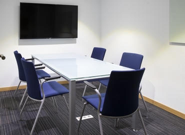 Reserve sala de reuniones equipada en Madrid Centro 50 m², Paseo de la Castellana 153 Bajo - 4 | MatchOffice.es