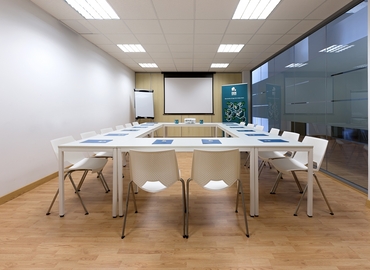 Reserve sala de conferencias en Sevilla 30 m², Calle Brújula 4 - 6 | MatchOffice