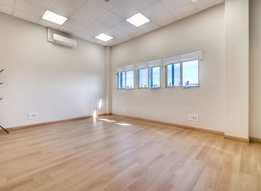 Observe oficinas de coworking en Madrid Centro 28 m², Calle de Isabel Colbrand 10-12 Plt 5 Ofic 151 - 3 | MatchOffice