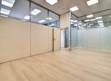 Explore oficinas de coworking en Madrid Centro 28 m², Calle de Isabel Colbrand 10-12 Plt 5 Ofic 151 - 5 | MatchOffice